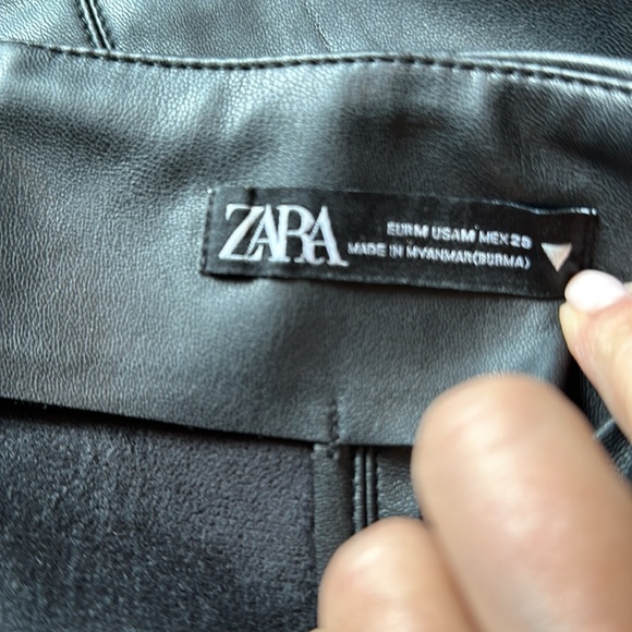 Zara black stretch faux leather mini skirt size medium - Picture 3 of 3